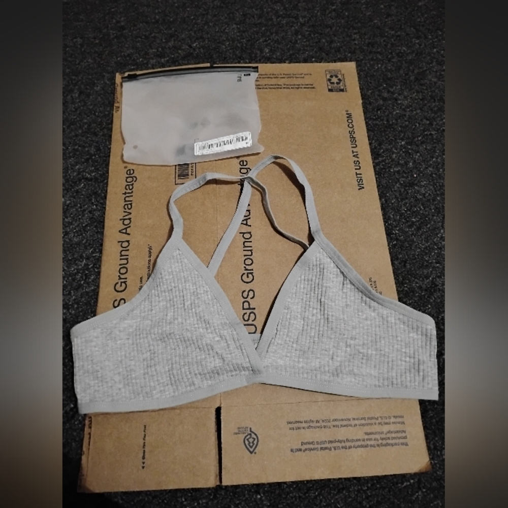 3 Unused Bras Ribbed Polyester Medium - Picture 3 of 3